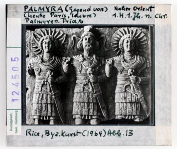 Vorschaubild Palmyrenische Trias (1. Jhd. n. Chr.), Paris, Louvre Diasammlung